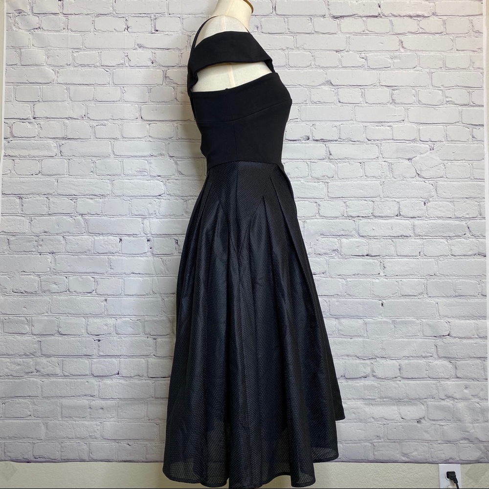 Elliatt Verve Cold Shoulder Dress NWOT - Picture 7 of 8